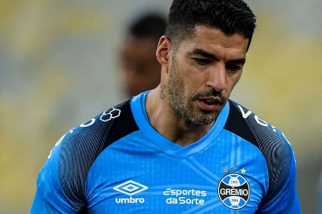 Luis Suárez kan velge å trekke seg direkte på grunn av alvorlig kneskade